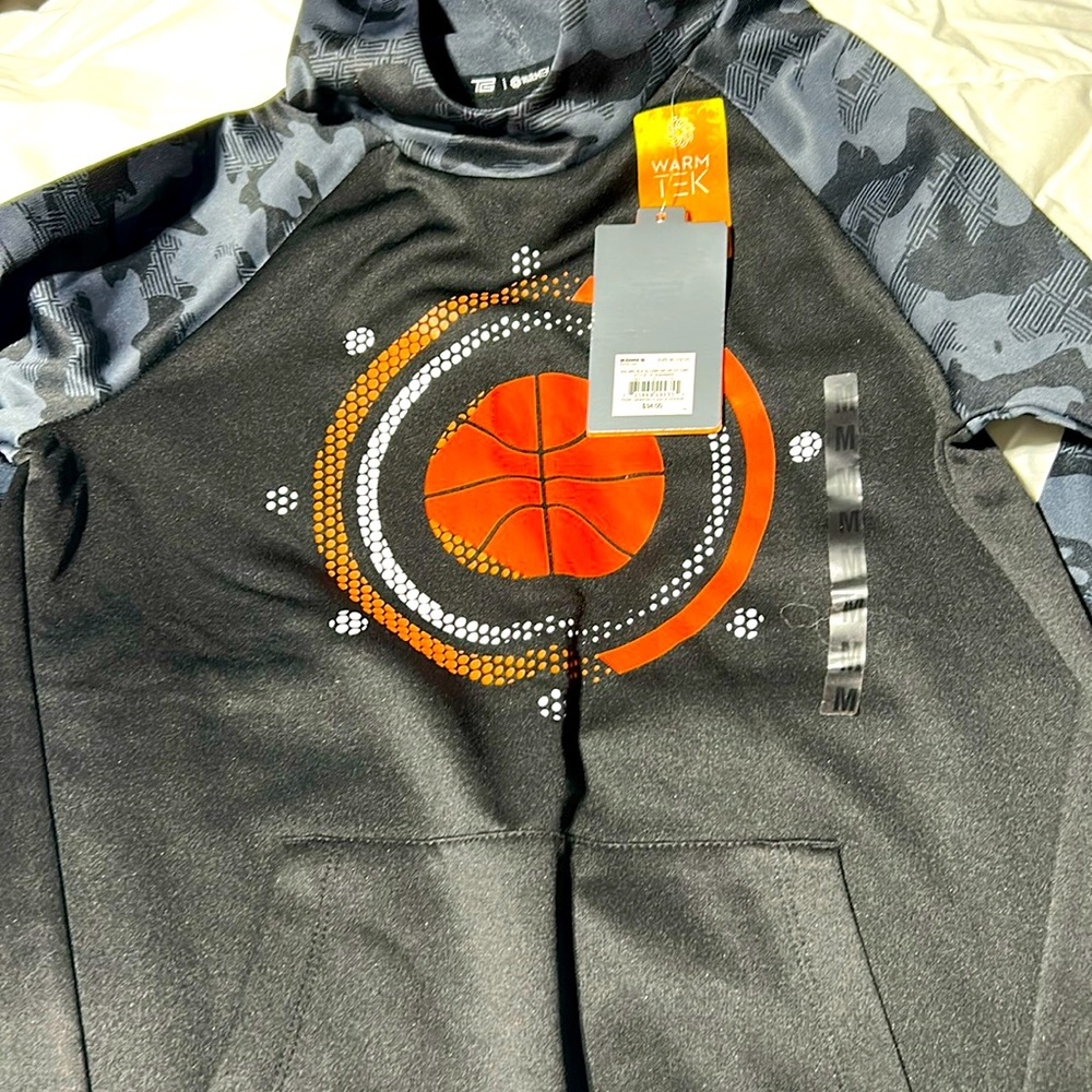 Boys/Kids new with tags basketball sweatshirt.